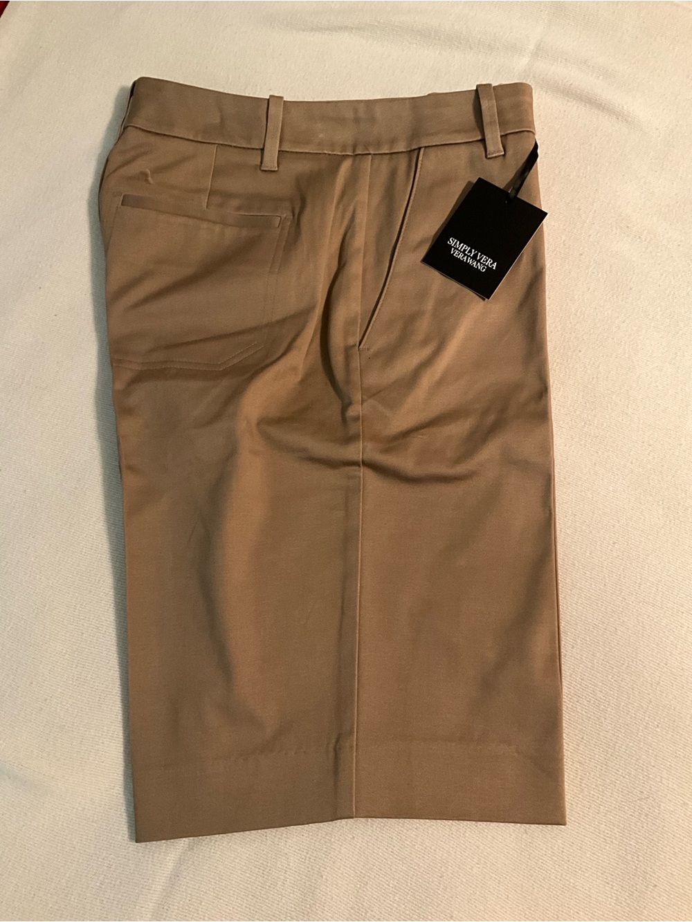 NWT VERA WANG Tan dress shorts with Belt Loops. Size 2